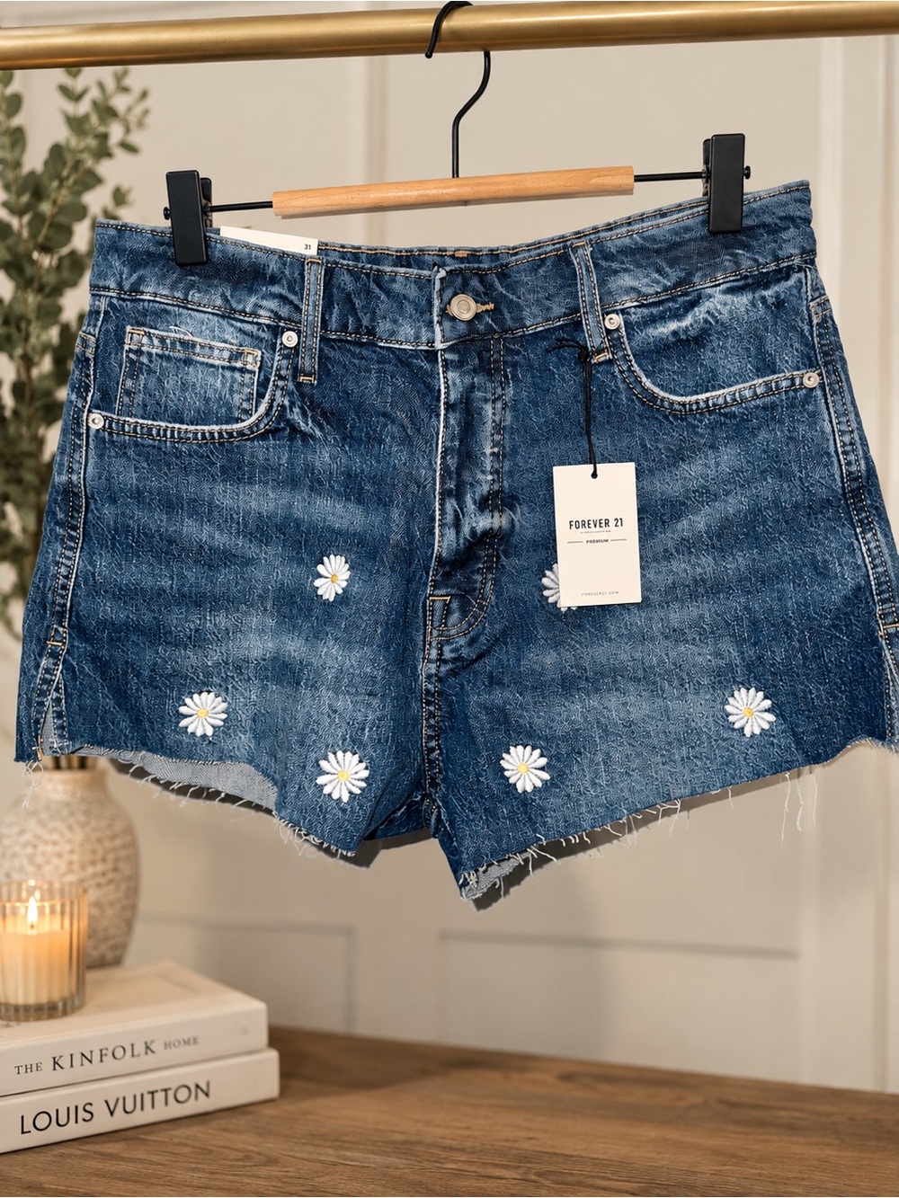Forever 21 Premium Daisy Embroidered Denim Shorts Waist 31 NWT